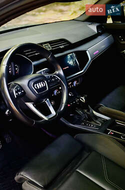 Внедорожник / Кроссовер Audi Q3 2021 в 