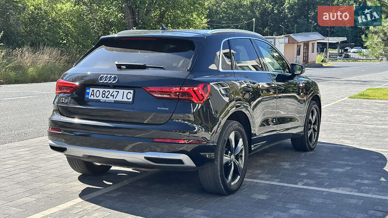 Внедорожник / Кроссовер Audi Q3 2019 в Ужгороде