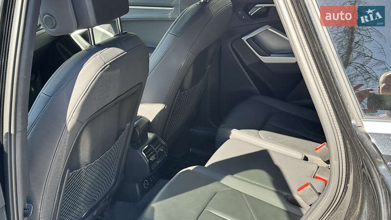 Внедорожник / Кроссовер Audi Q3 2019 в Ужгороде