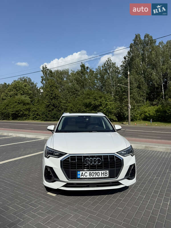 Внедорожник / Кроссовер Audi Q3 2019 в Луцке