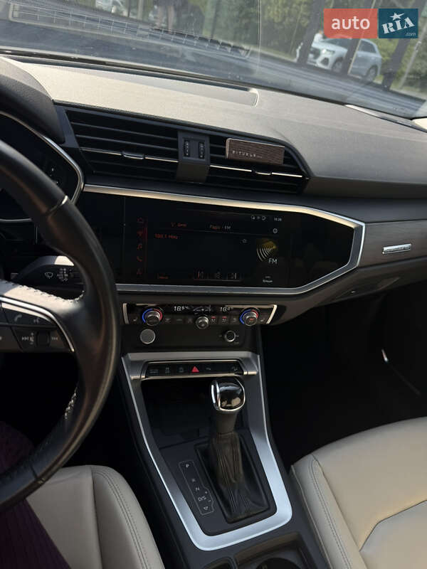 Внедорожник / Кроссовер Audi Q3 2019 в Луцке