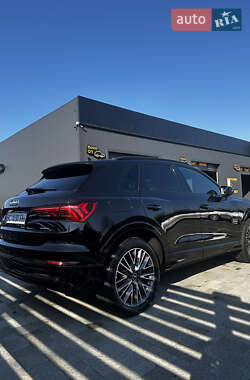 Внедорожник / Кроссовер Audi Q3 2021 в 