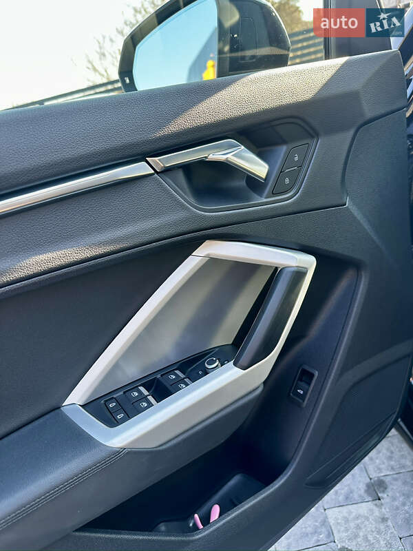 Внедорожник / Кроссовер Audi Q3 2021 в Львове