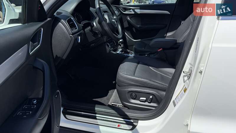 Внедорожник / Кроссовер Audi Q3 2017 в Киеве