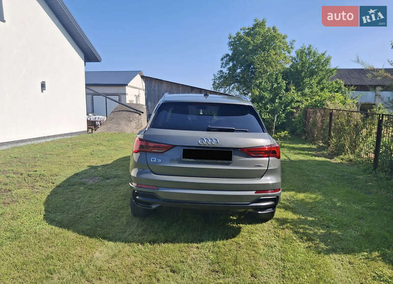 Позашляховик / Кросовер Audi Q3 2020 в Києві