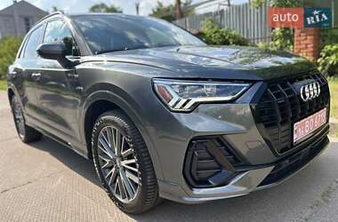 Позашляховик / Кросовер Audi Q3 2019 в 