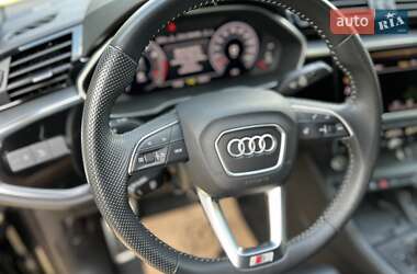 Позашляховик / Кросовер Audi Q3 2019 в 