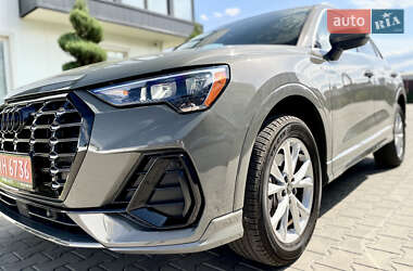 Внедорожник / Кроссовер Audi Q3 2022 в 