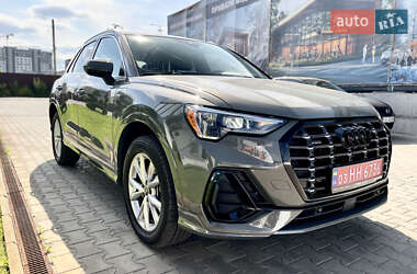 Внедорожник / Кроссовер Audi Q3 2022 в 