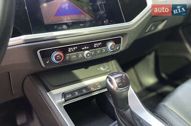 Внедорожник / Кроссовер Audi Q3 2022 в 