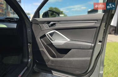 Внедорожник / Кроссовер Audi Q3 2022 в 