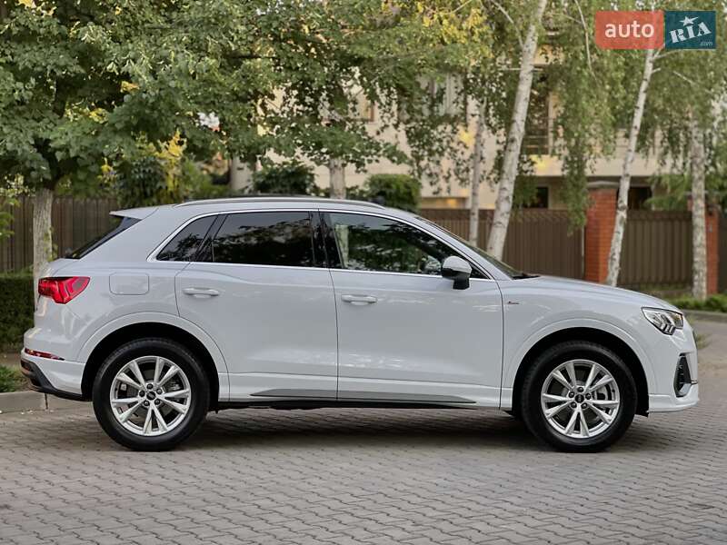 Позашляховик / Кросовер Audi Q3 2024 в Одесі