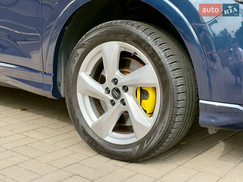 Внедорожник / Кроссовер Audi Q3 2020 в Ровно