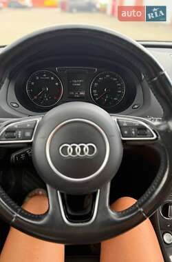 Позашляховик / Кросовер Audi Q3 2016 в 