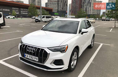 Позашляховик / Кросовер Audi Q3 2019 в 