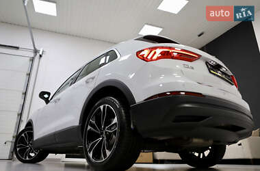 Внедорожник / Кроссовер Audi Q3 2021 в 