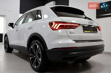 Внедорожник / Кроссовер Audi Q3 2021 в 