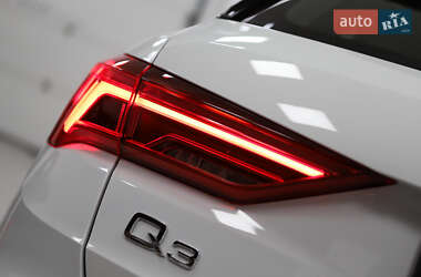 Внедорожник / Кроссовер Audi Q3 2021 в 
