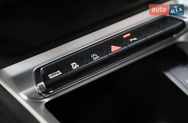 Внедорожник / Кроссовер Audi Q3 2021 в 