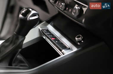 Внедорожник / Кроссовер Audi Q3 2021 в 