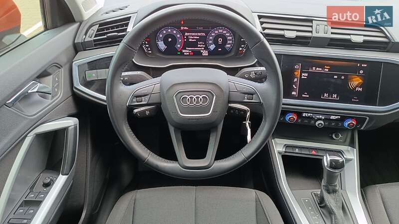 Внедорожник / Кроссовер Audi Q3 2021 в Киеве