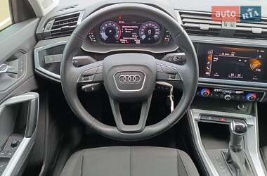 Позашляховик / Кросовер Audi Q3 2021 в 