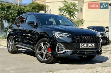 Внедорожник / Кроссовер Audi Q3 2023 в 