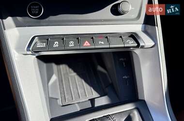 Внедорожник / Кроссовер Audi Q3 2023 в 