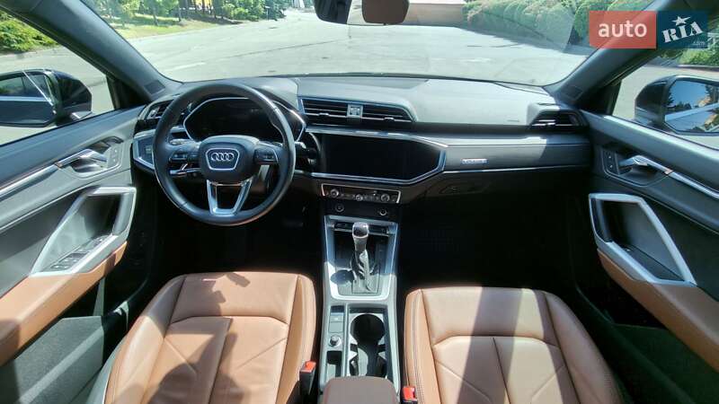 Внедорожник / Кроссовер Audi Q3 2023 в Тернополе