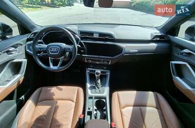 Внедорожник / Кроссовер Audi Q3 2023 в 