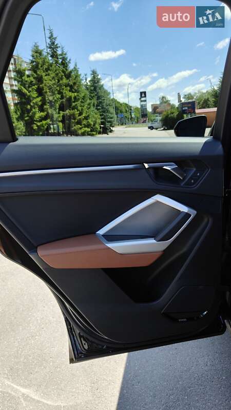 Внедорожник / Кроссовер Audi Q3 2023 в Тернополе