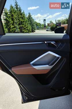 Внедорожник / Кроссовер Audi Q3 2023 в 