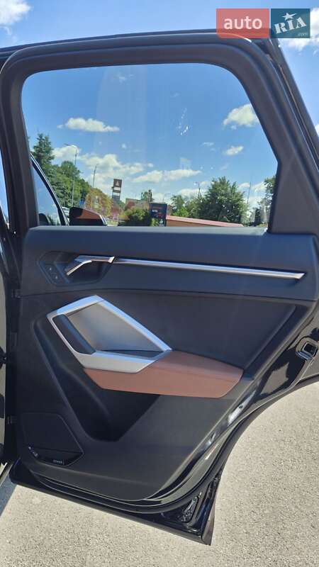 Внедорожник / Кроссовер Audi Q3 2023 в Тернополе