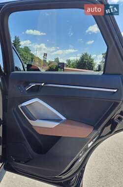 Внедорожник / Кроссовер Audi Q3 2023 в 