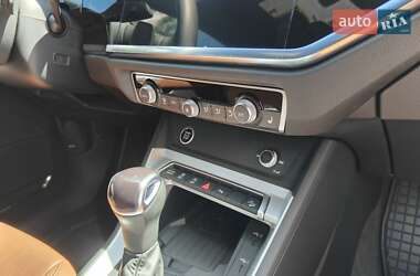 Внедорожник / Кроссовер Audi Q3 2023 в 