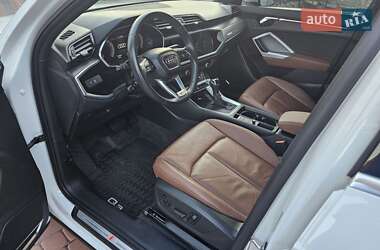 Внедорожник / Кроссовер Audi Q3 2021 в 