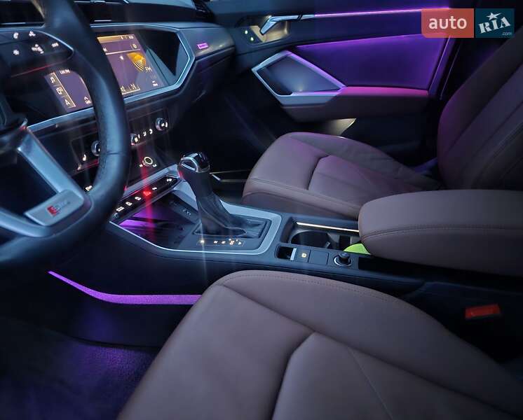 Позашляховик / Кросовер Audi Q3 2021 в Тернополі
