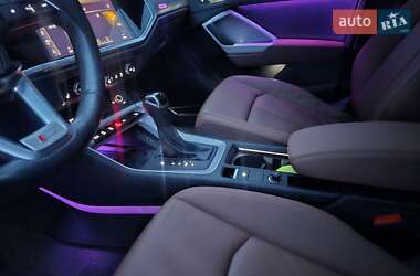 Внедорожник / Кроссовер Audi Q3 2021 в 