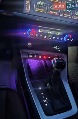 Внедорожник / Кроссовер Audi Q3 2021 в 