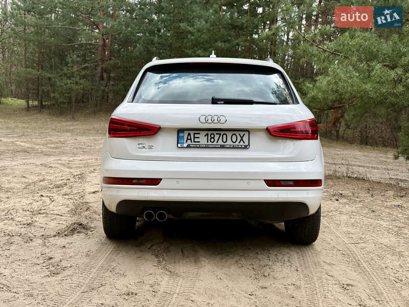 Внедорожник / Кроссовер Audi Q3 2015 в Днепре