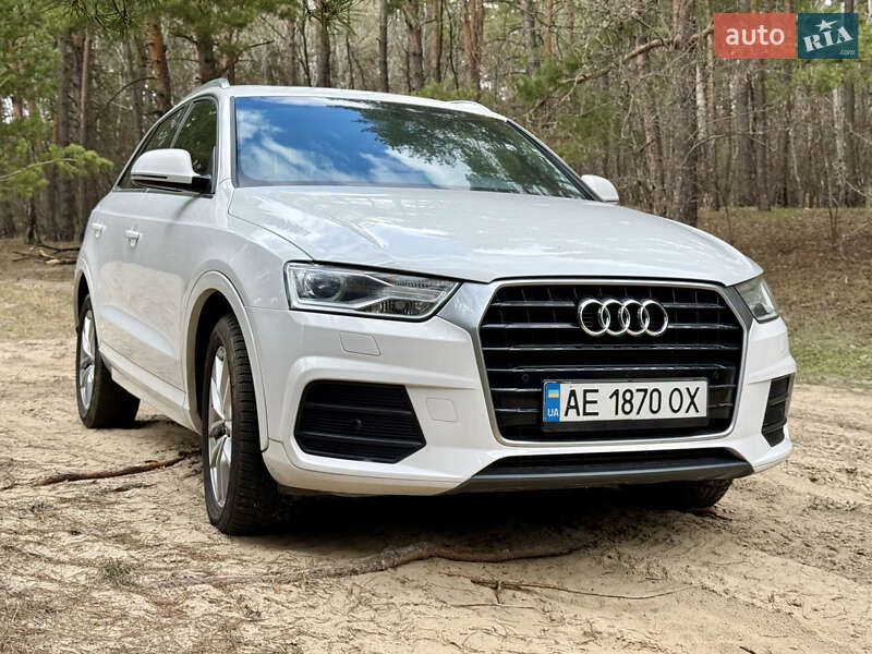 Внедорожник / Кроссовер Audi Q3 2015 в Днепре