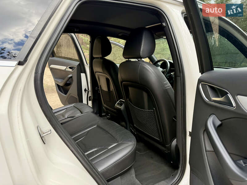 Внедорожник / Кроссовер Audi Q3 2015 в Днепре
