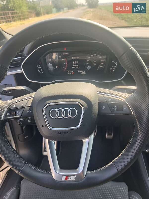 Позашляховик / Кросовер Audi Q3 2021 в Дніпрі