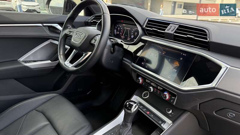 Позашляховик / Кросовер Audi Q3 2021 в Києві