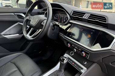 Внедорожник / Кроссовер Audi Q3 2021 в 