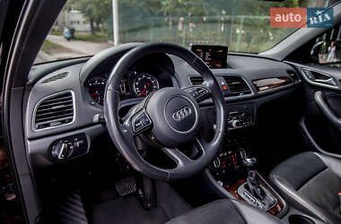 Позашляховик / Кросовер Audi Q3 2017 в 