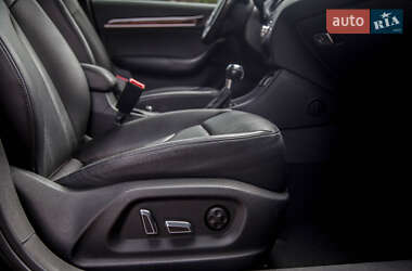 Позашляховик / Кросовер Audi Q3 2017 в 