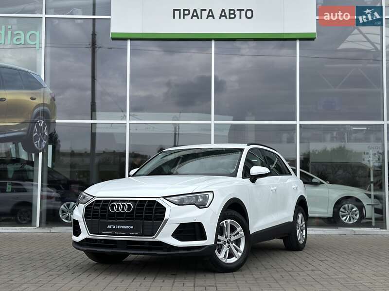 Позашляховик / Кросовер Audi Q3 2021 в 