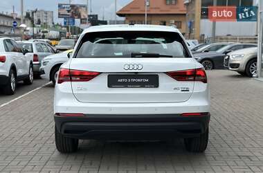 Позашляховик / Кросовер Audi Q3 2021 в 