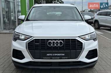 Позашляховик / Кросовер Audi Q3 2021 в 